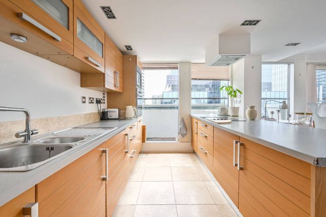 Flat for sale in City Tower, Canary Wharf, London