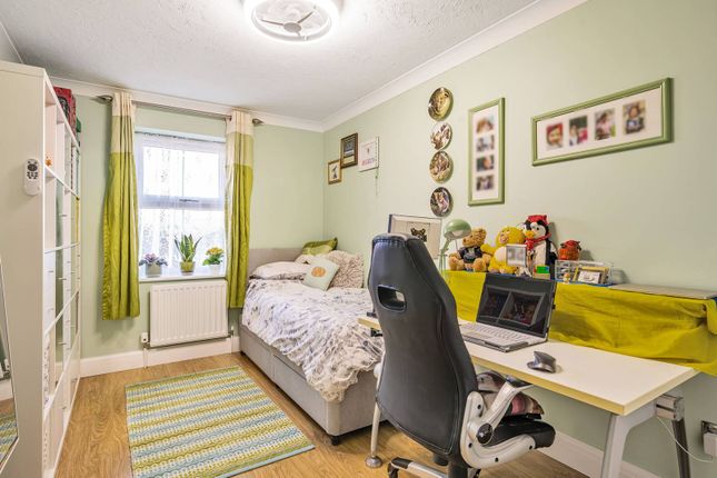 End terrace house for sale in Cameron Square, Mitcham