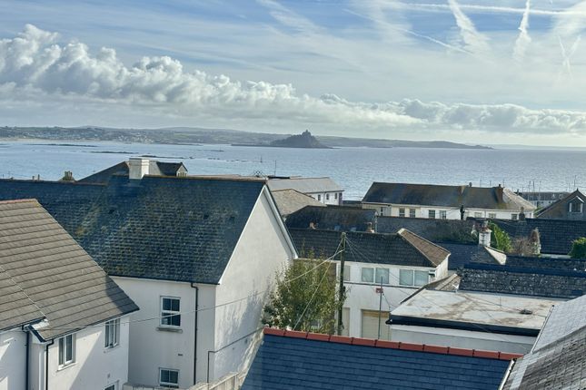 4Â Bedroom Mid Terraced House For Sale