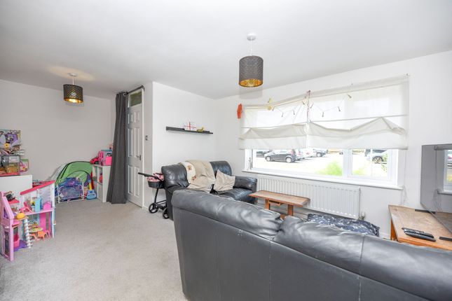 18 Drake Close, Huntingdon photo 3