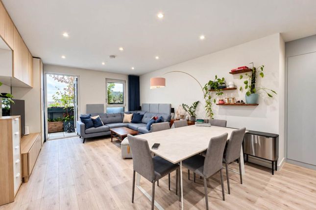 52 Lyall House, Shipbuuiding Way, London photo 4