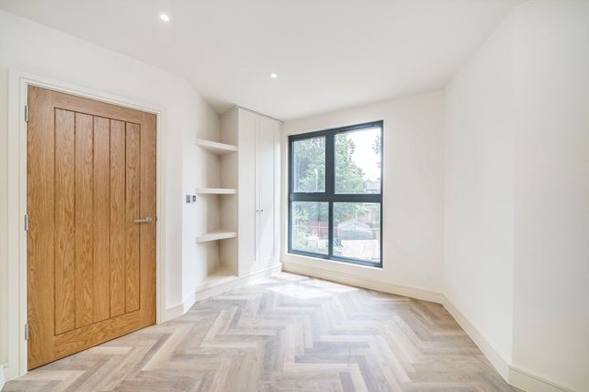 4 Darjeeling Close, Church Road, London photo 4