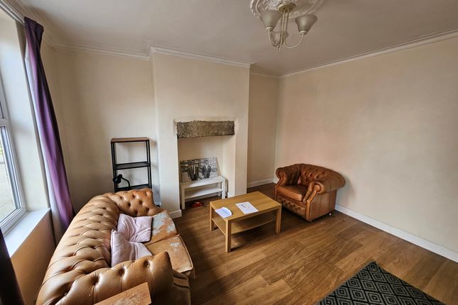 End terrace house for sale in Glossop Grove, Leeds