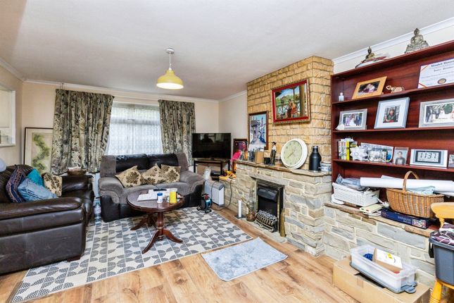 Petworth Drive, Burgess Hill photo 2