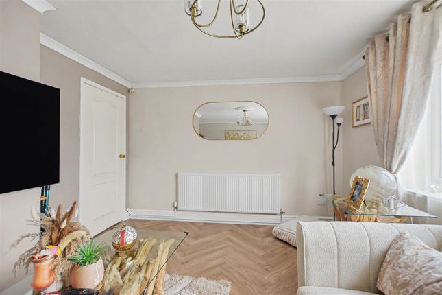 8, Kenilworth Drive, Derbyshire photo 4