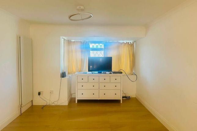 37, Wadhurst Avenue, Luton photo 3