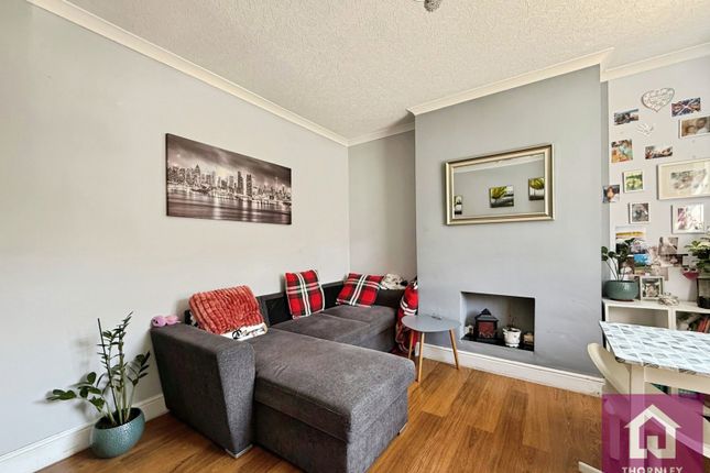 51, Windsor Avenue, Oldham photo 3
