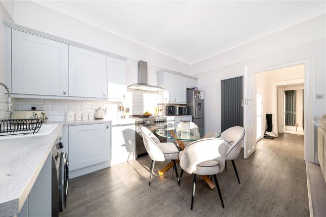 Flat for sale in Hayes Lane, Bromley