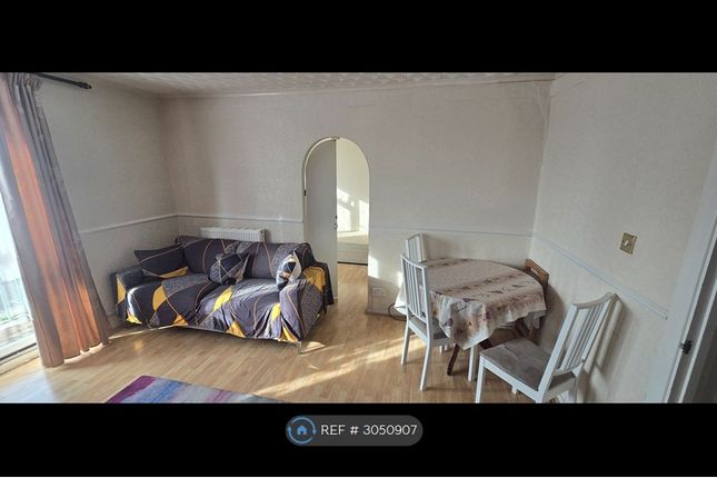 Meadfield, Edgware photo 4
