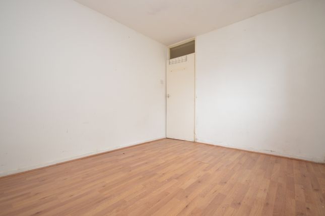 19 Ada Gardens, Stratford, London photo 2