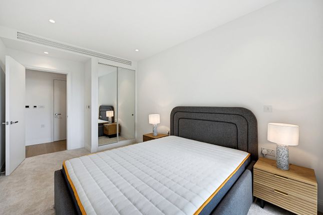45 Waterview Apartments,, William Morris Way, London photo 4