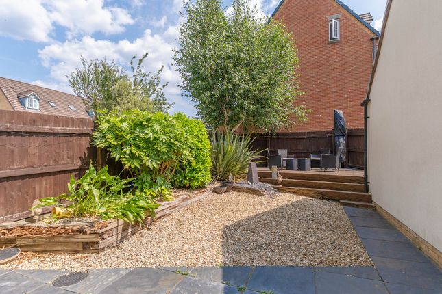 21 Lobelia Close, Newport photo 4