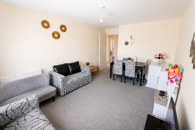 53 Leadenham Court, Spanby Road, London photo 4