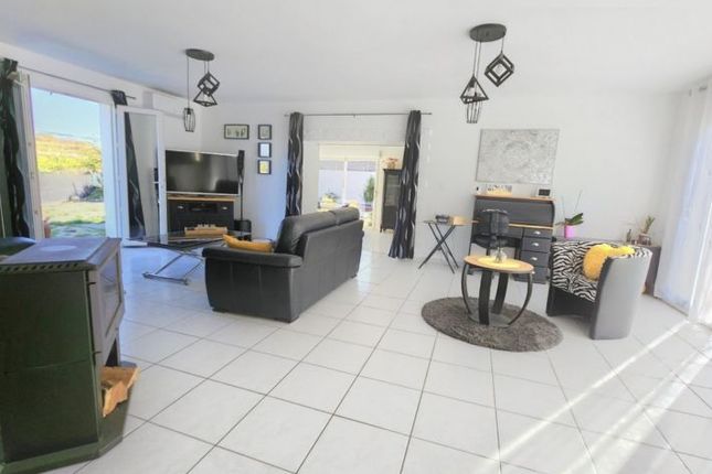 Thumbnail Villa for sale in Magalas, Languedoc-Roussillon, 34480, France