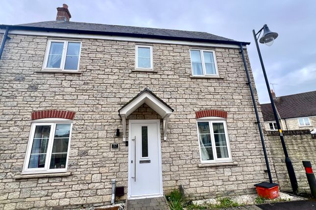 Detached house to rent in Gaveller Road, Swindon