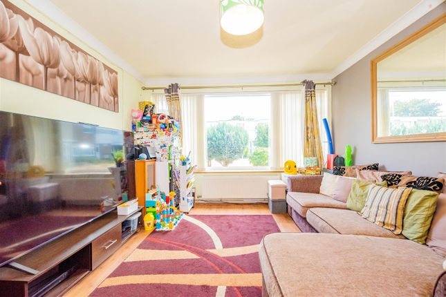96, Caswell Close, Farnborough photo 2