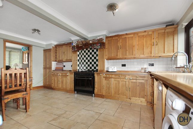 82, Queens Road, North Weald, Epping photo 2