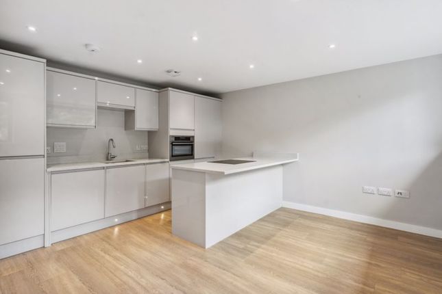 28 Lincoln House, Brookfield Road, Wooburn Green photo 3