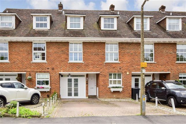 Thumbnail Town house for sale in Theydon Grove, Epping