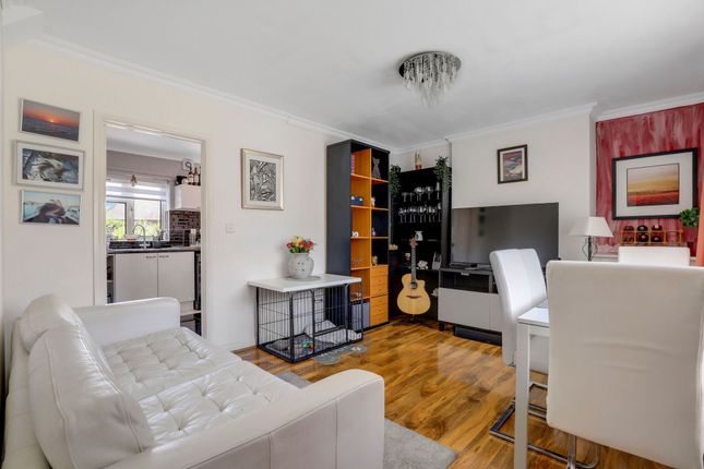 28 Longmead Drive, Nottingham photo 4