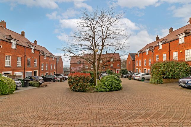 Flat for sale in Newmarket Court, Goldsmith Way, St. Albans