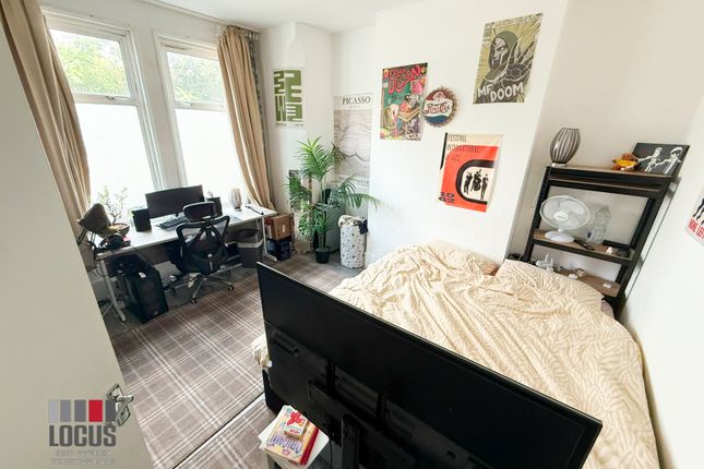 20xx, Westbury Avenue, London photo 3