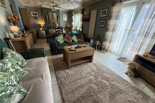 30, Y Gaer, Llanelli photo 3