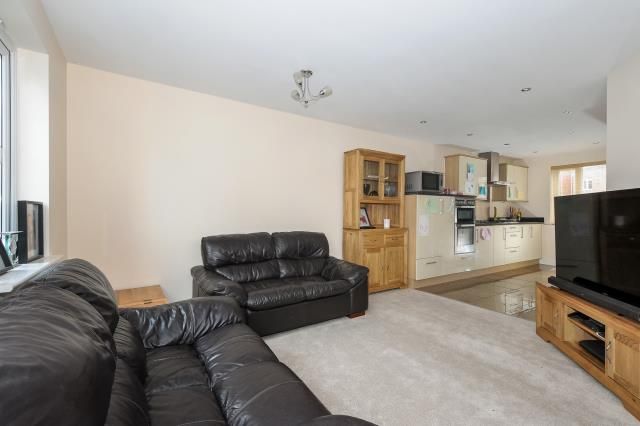 23, Bullfinch Rise, Bracknell photo 2