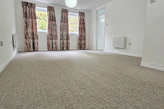 4 Farrer Court, Twickenham photo 2