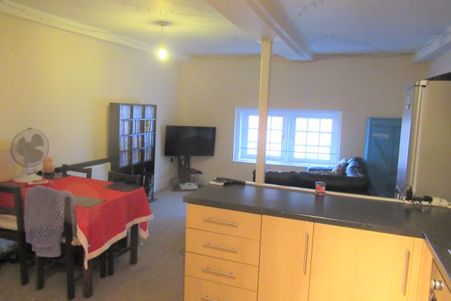 Flat 2 Porters Place, 3a, Princes Street, Somerset photo 3