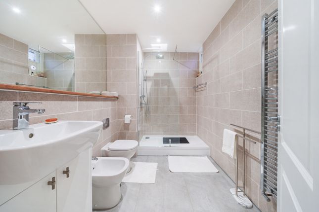 Flat for sale in The Mansion, Ottershaw Park