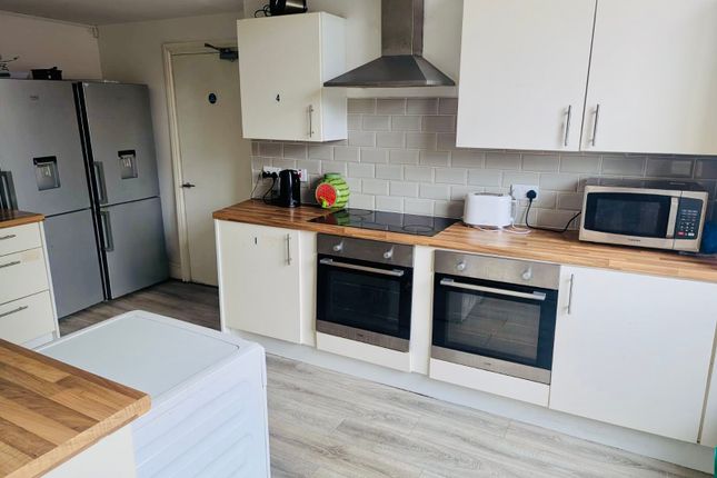 Room 7, 60, North Road, St Helens photo 4