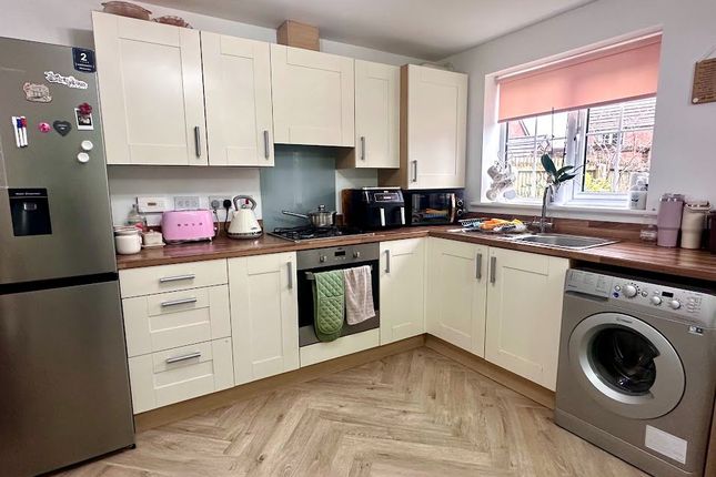15, Bryn Uchaf, Llanelli photo 4