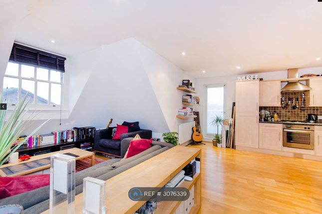 Flat    Streatham High Road, London photo 5