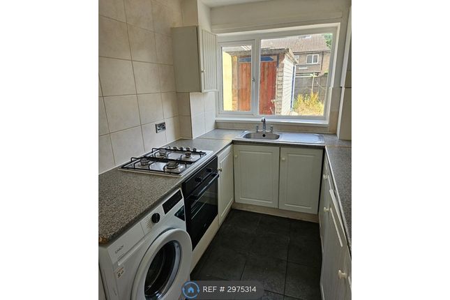 Sycamore Road, Houghton Regis, Dunstable photo 3