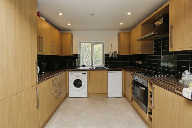 16, Filmer Close, Gosport photo 3