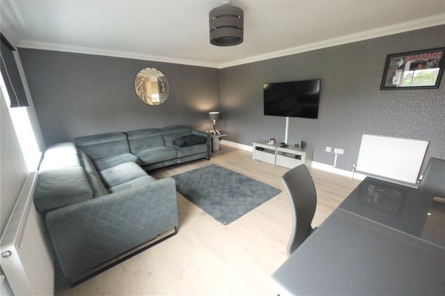 Flat for sale in Walter Mead Close, Ongar, Essex