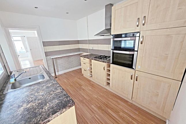 50, Wood Street, Pontypridd photo 3