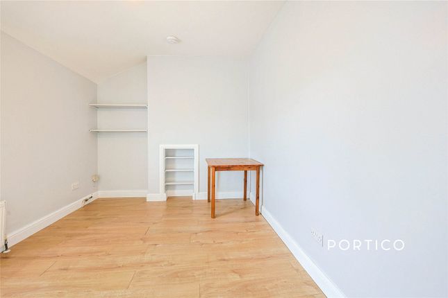 23D, Oaklands Grove, London photo 4