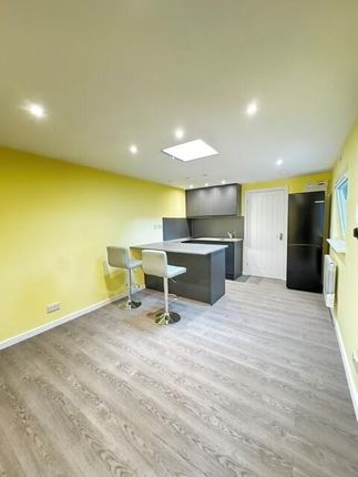 31, Ridgeway, Crayford photo 2