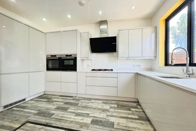 24, Huntingfield Way, Surrey photo 2