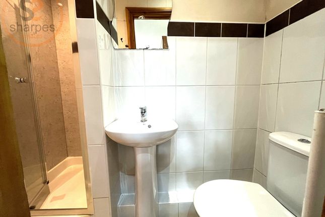 1st Floor Back Double room 118 Robinson Road, London photo 4