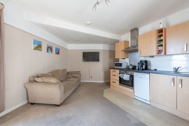84, Flat B, Holburn Street, Aberdeen photo 2