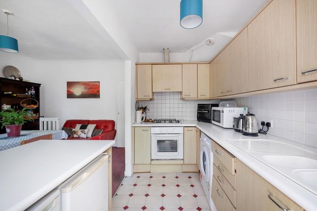56, Fishponds Road, London photo 4