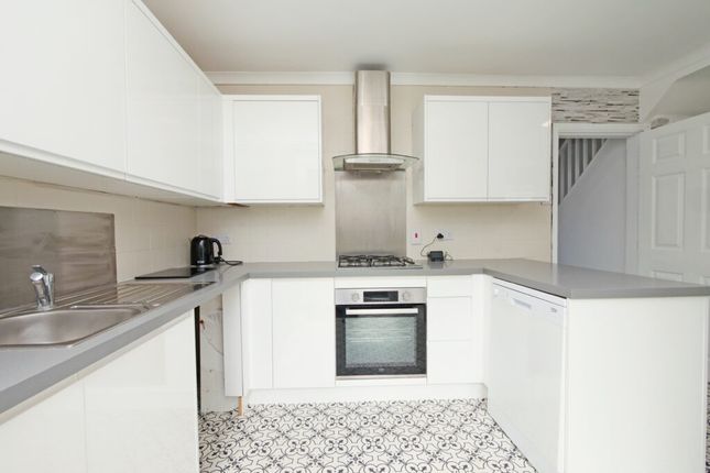 45, Benson Gardens, Leeds photo 5