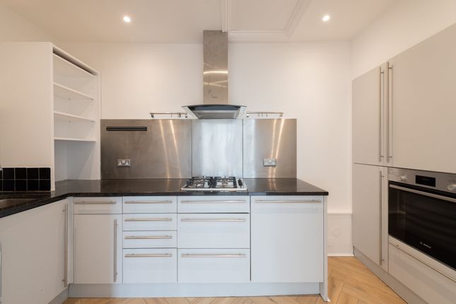 Flat 5, 47, Belsize Park Gardens, London photo 3