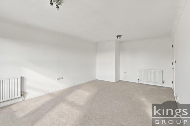 Cobham Close, Enfield photo 4