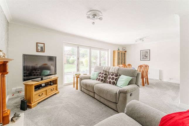 15, Grange Close, West Yorkshire photo 3