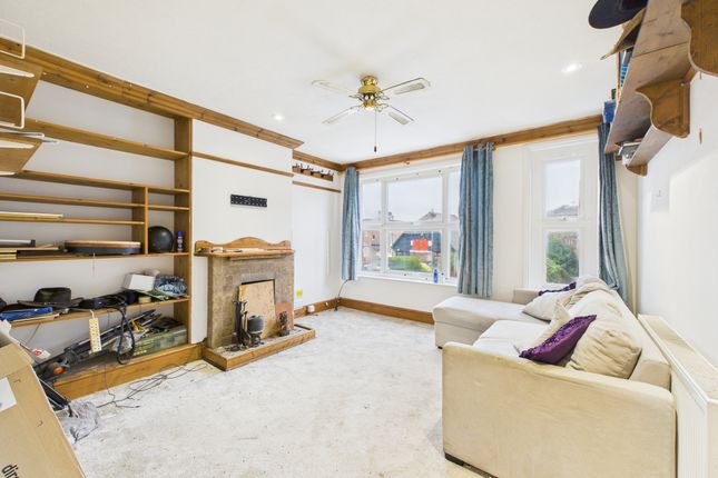 33 Queen Street, Horsham photo 2