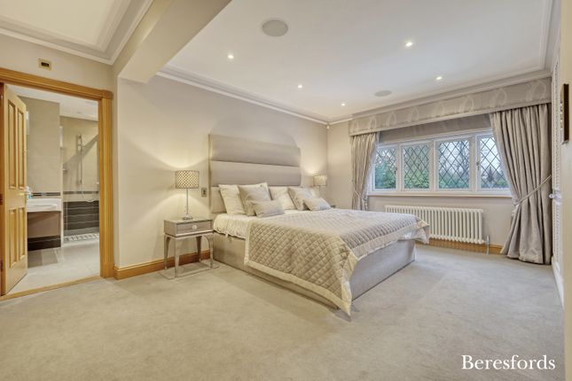 8, Nelmes Way, Hornchurch photo 4